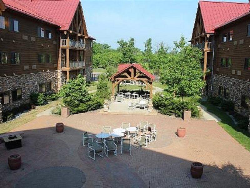 Grand Lodge Hotel Wausau - Rothschild Ngoại thất bức ảnh